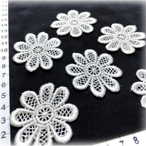 LM018 Set of 6 White Lace Flowers