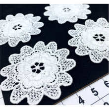 Load image into Gallery viewer, LM004 Set of 4 White Lace Flowers
