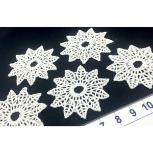 LM008 Set of 5 Cream Lace Flowers