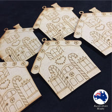 Load image into Gallery viewer, WS1018 Gingerbread House Ornament