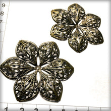 Load image into Gallery viewer, CH025 Filigree Flowers #17
