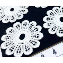 Load image into Gallery viewer, LM015 Set of 8 White Lace Flowers
