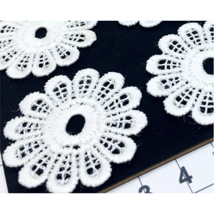 LM015 Set of 8 White Lace Flowers