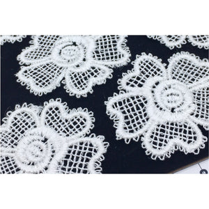 LM016 Set of 8 White Lace Flowers