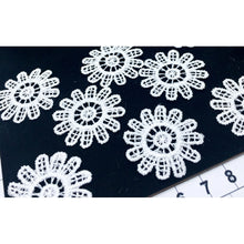 Load image into Gallery viewer, LM006 Set of 8 White Lace Flowers
