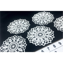 Load image into Gallery viewer, LM009 Set of 5 White Lace Flowers
